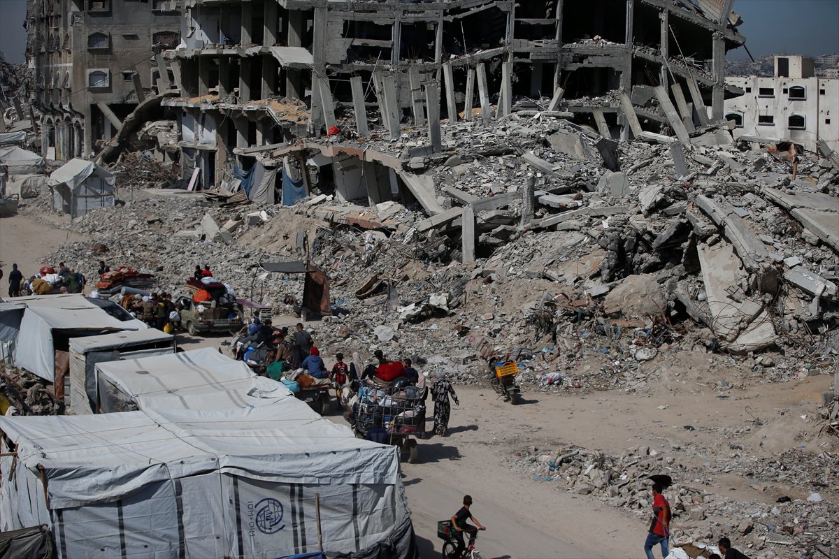 Gazze'de halk güvenli bölgelere göç etmeye başladı