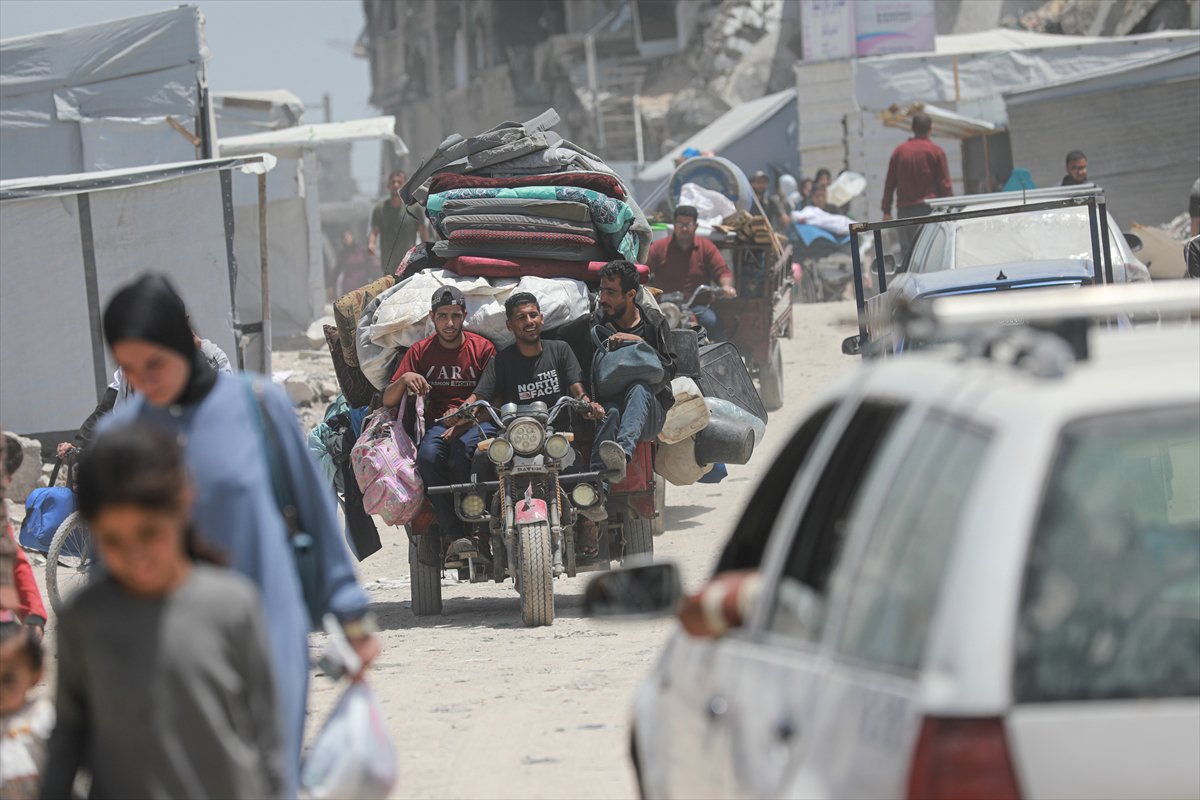 Gazze'de halk güvenli bölgelere göç etmeye başladı