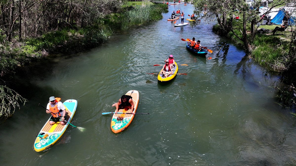Kayseri'de ay yıldızlı kürek şöleni nefes kesti