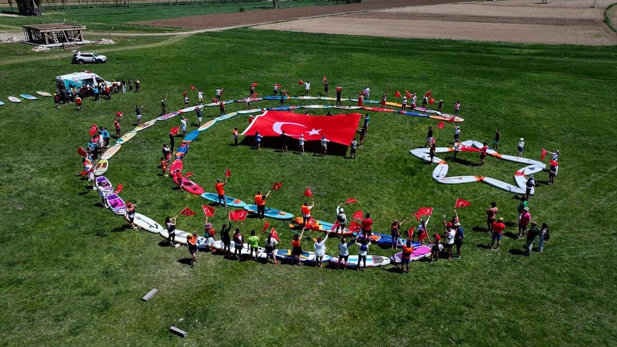 Kayseri'de ay yıldızlı kürek şöleni nefes kesti