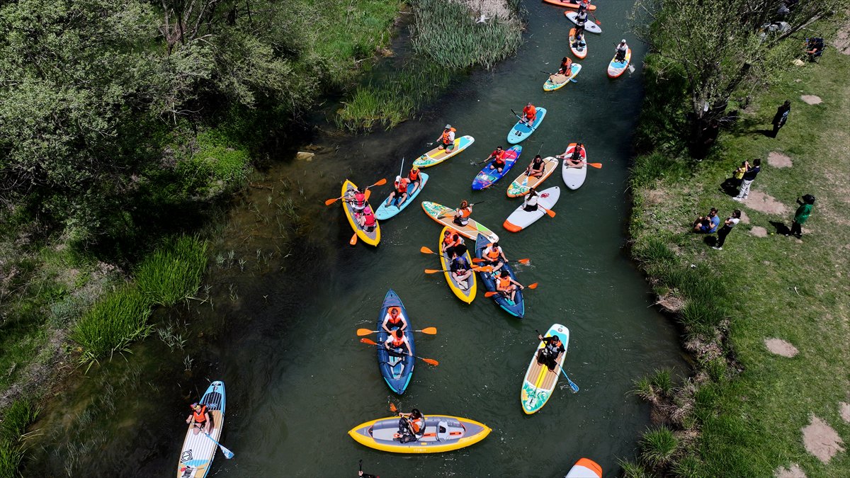 Kayseri'de ay yıldızlı kürek şöleni nefes kesti