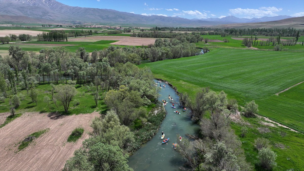 Kayseri'de ay yıldızlı kürek şöleni nefes kesti