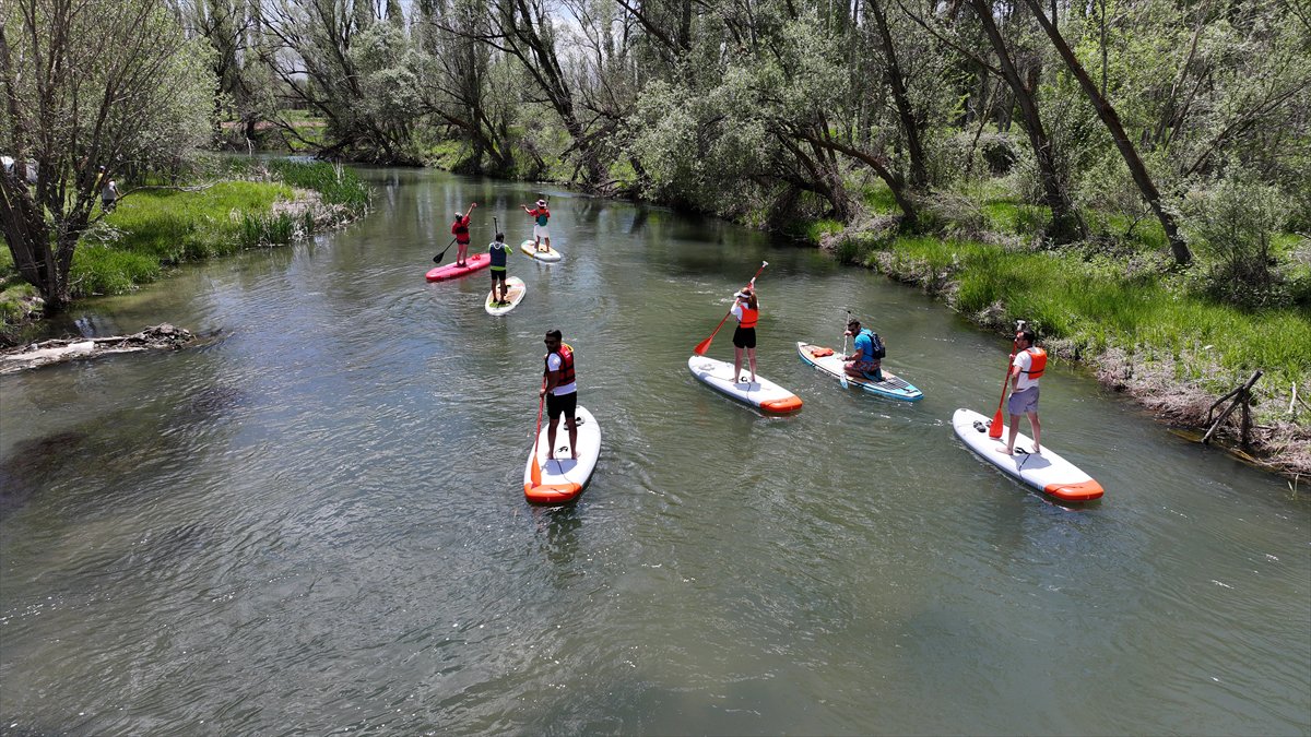 Kayseri'de ay yıldızlı kürek şöleni nefes kesti