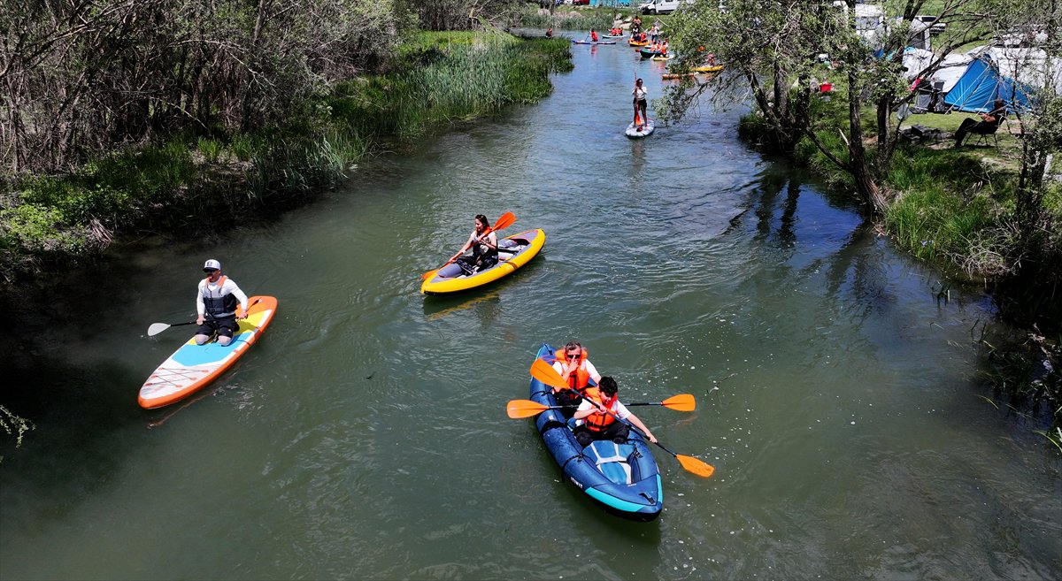 Kayseri'de ay yıldızlı kürek şöleni nefes kesti