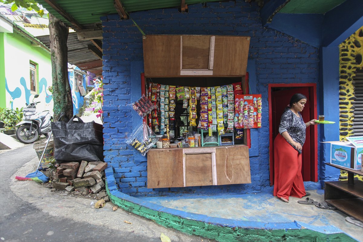 Endonezya’da Katumbiri Mahallesi renk cümbüşüne dönüştü