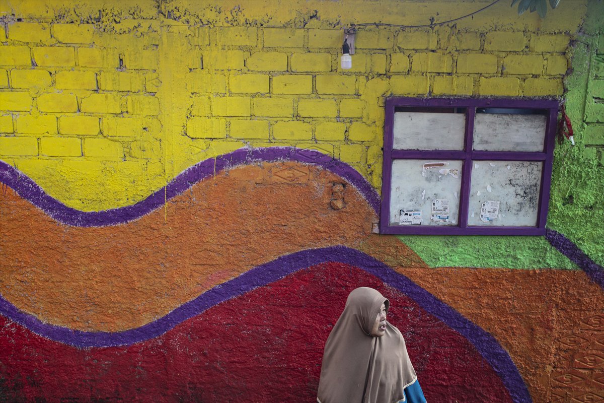 Endonezya’da Katumbiri Mahallesi renk cümbüşüne dönüştü