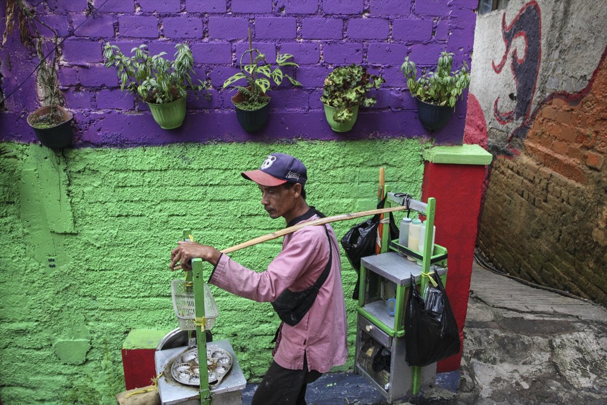 Endonezya’da Katumbiri Mahallesi renk cümbüşüne dönüştü