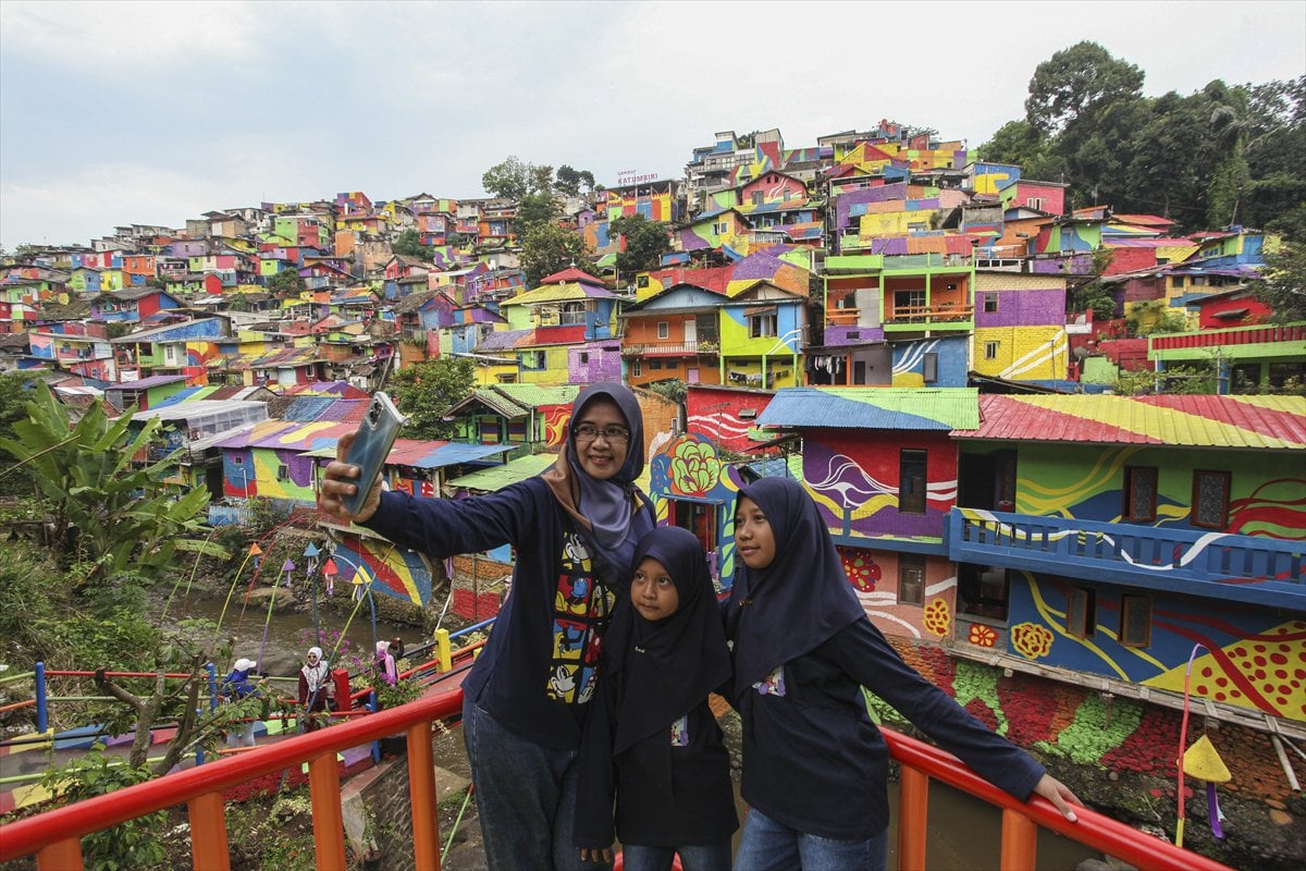 Endonezya’da Katumbiri Mahallesi renk cümbüşüne dönüştü