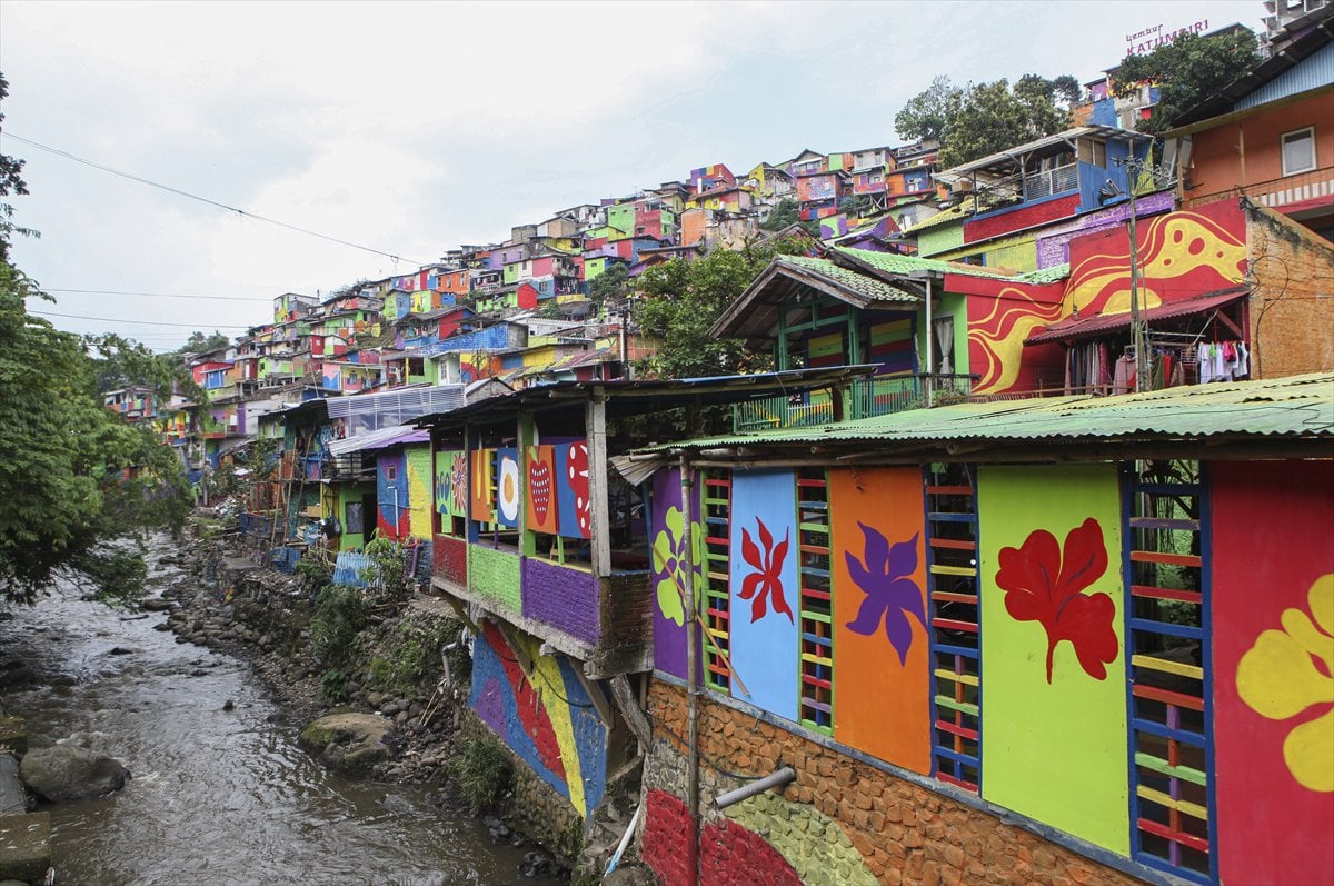 Endonezya’da Katumbiri Mahallesi renk cümbüşüne dönüştü