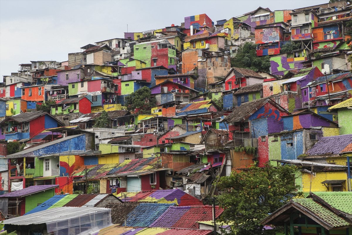 Endonezya’da Katumbiri Mahallesi renk cümbüşüne dönüştü