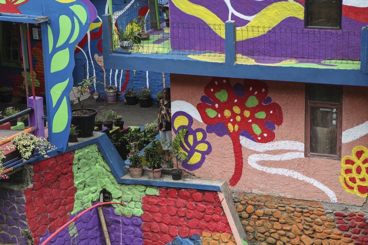 Endonezya’da Katumbiri Mahallesi renk cümbüşüne dönüştü