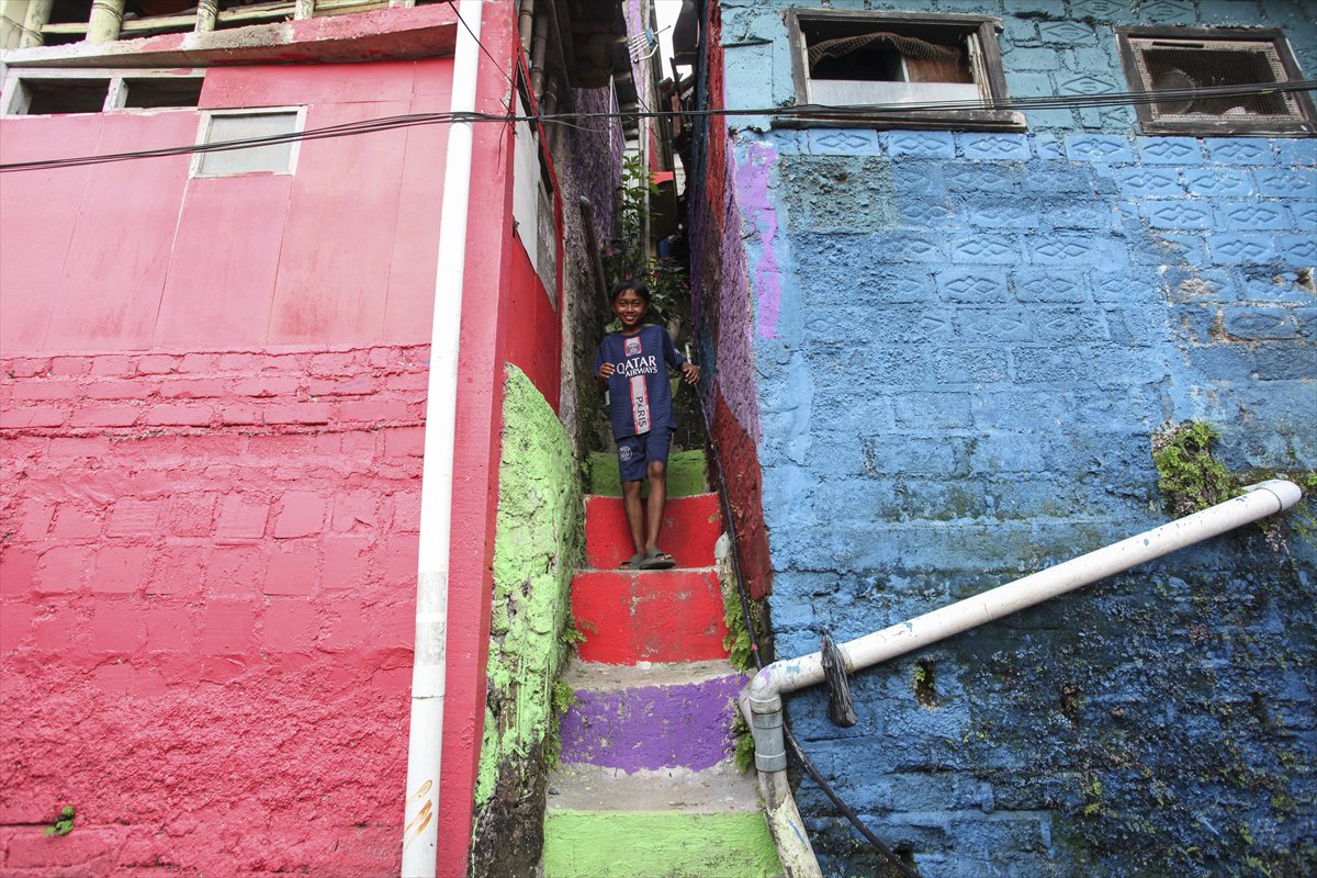 Endonezya’da Katumbiri Mahallesi renk cümbüşüne dönüştü