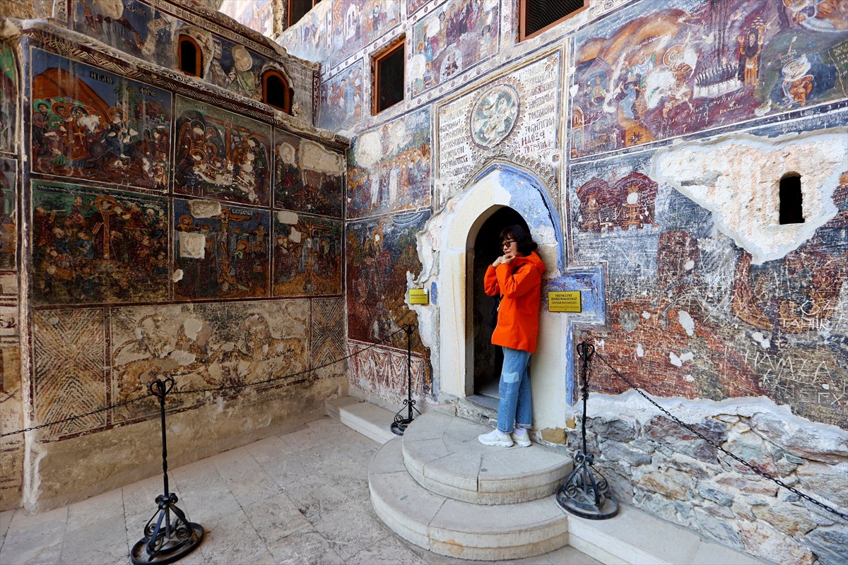 Trabzon’da doğa ve tarihin buluştuğu Sümela Manastırı, yeni sezona rekor ilgiyle başladı