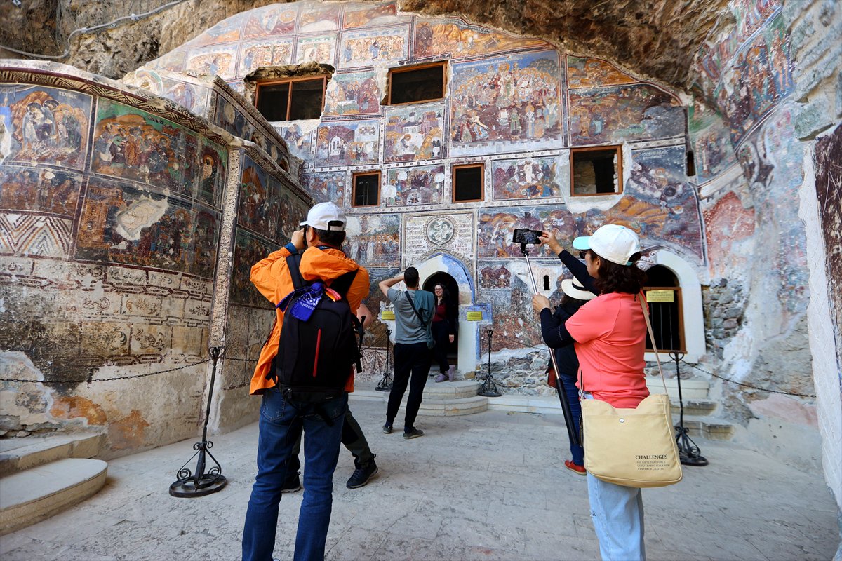 Trabzon’da doğa ve tarihin buluştuğu Sümela Manastırı, yeni sezona rekor ilgiyle başladı