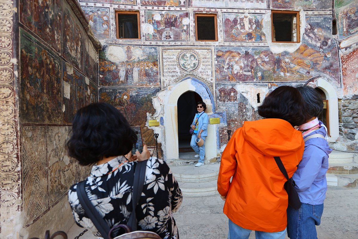 Trabzon’da doğa ve tarihin buluştuğu Sümela Manastırı, yeni sezona rekor ilgiyle başladı