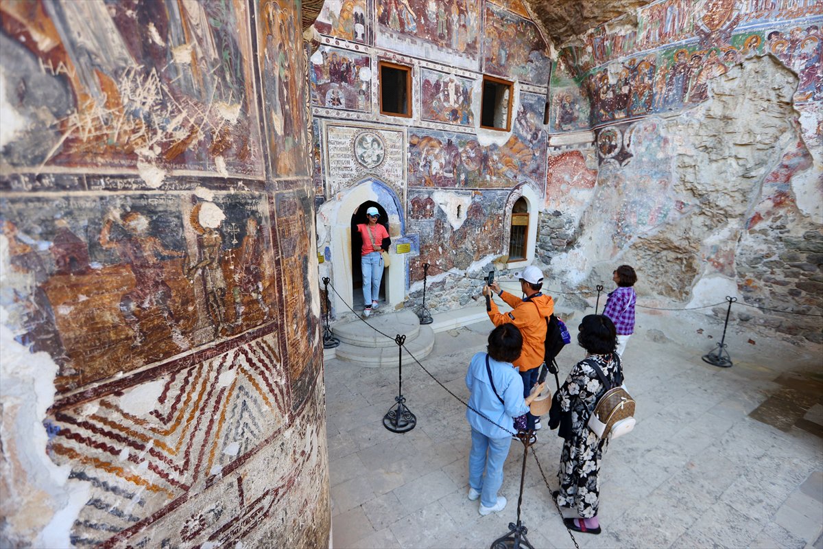 Trabzon’da doğa ve tarihin buluştuğu Sümela Manastırı, yeni sezona rekor ilgiyle başladı