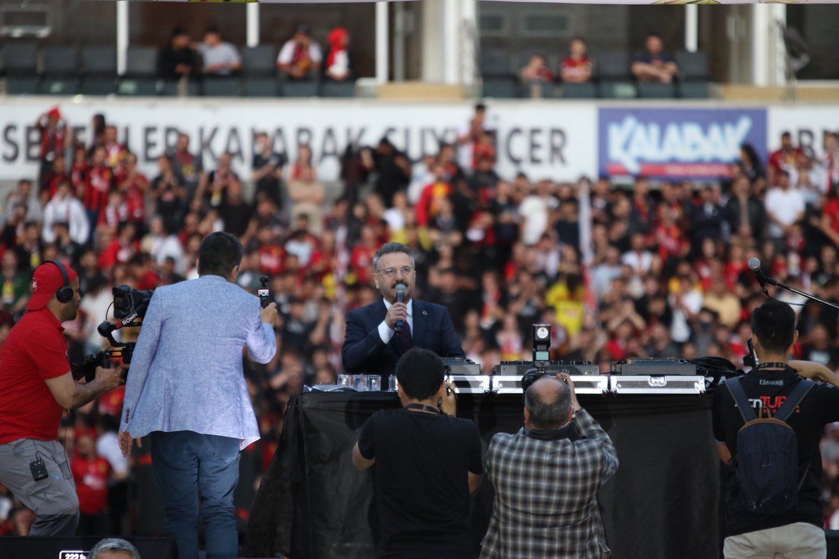 Eskişehirspor’un şampiyonluk coşkusu yeni stadyumda taçlandı