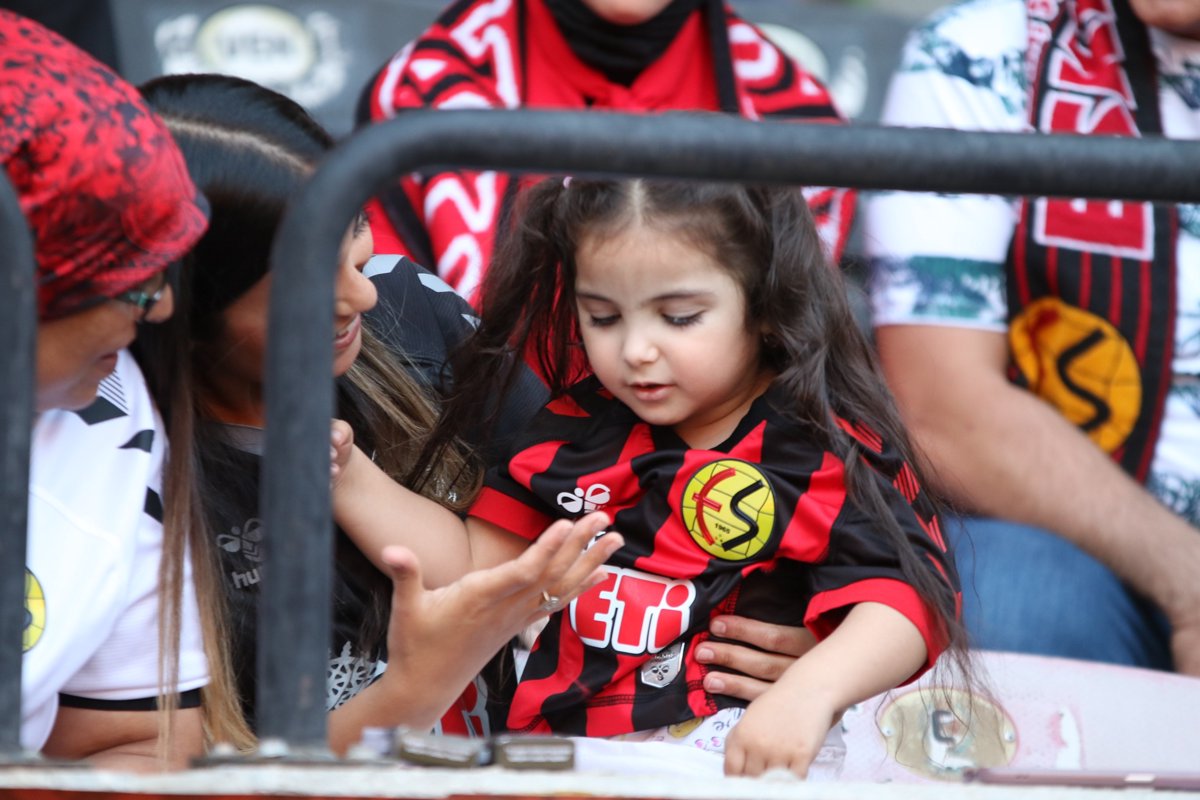 Eskişehirspor’un şampiyonluk coşkusu yeni stadyumda taçlandı