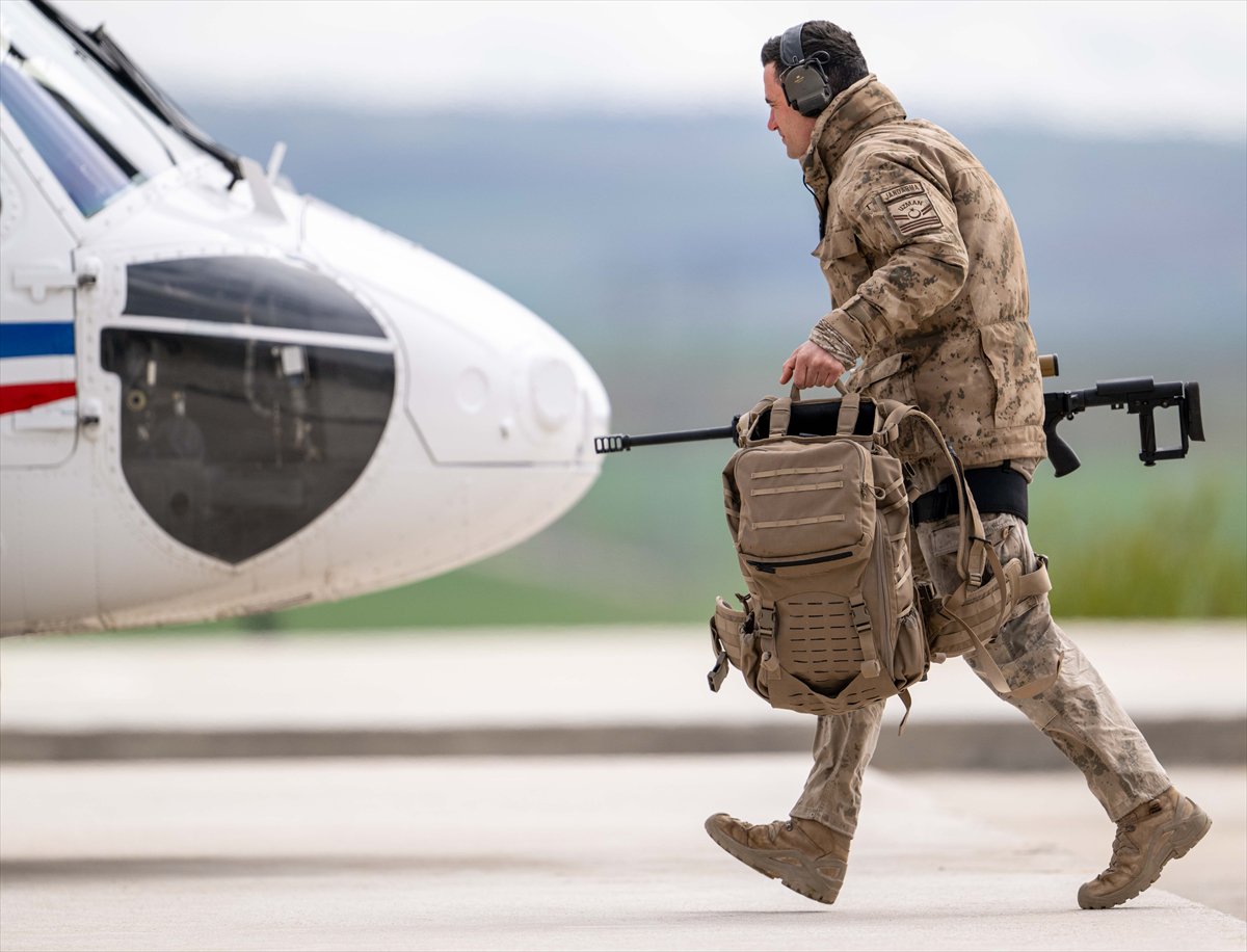 JÖAK keskin nişancılarının gökyüzünden suya nefes kesen görevi