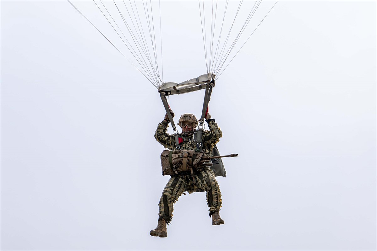 JÖAK keskin nişancılarının gökyüzünden suya nefes kesen görevi