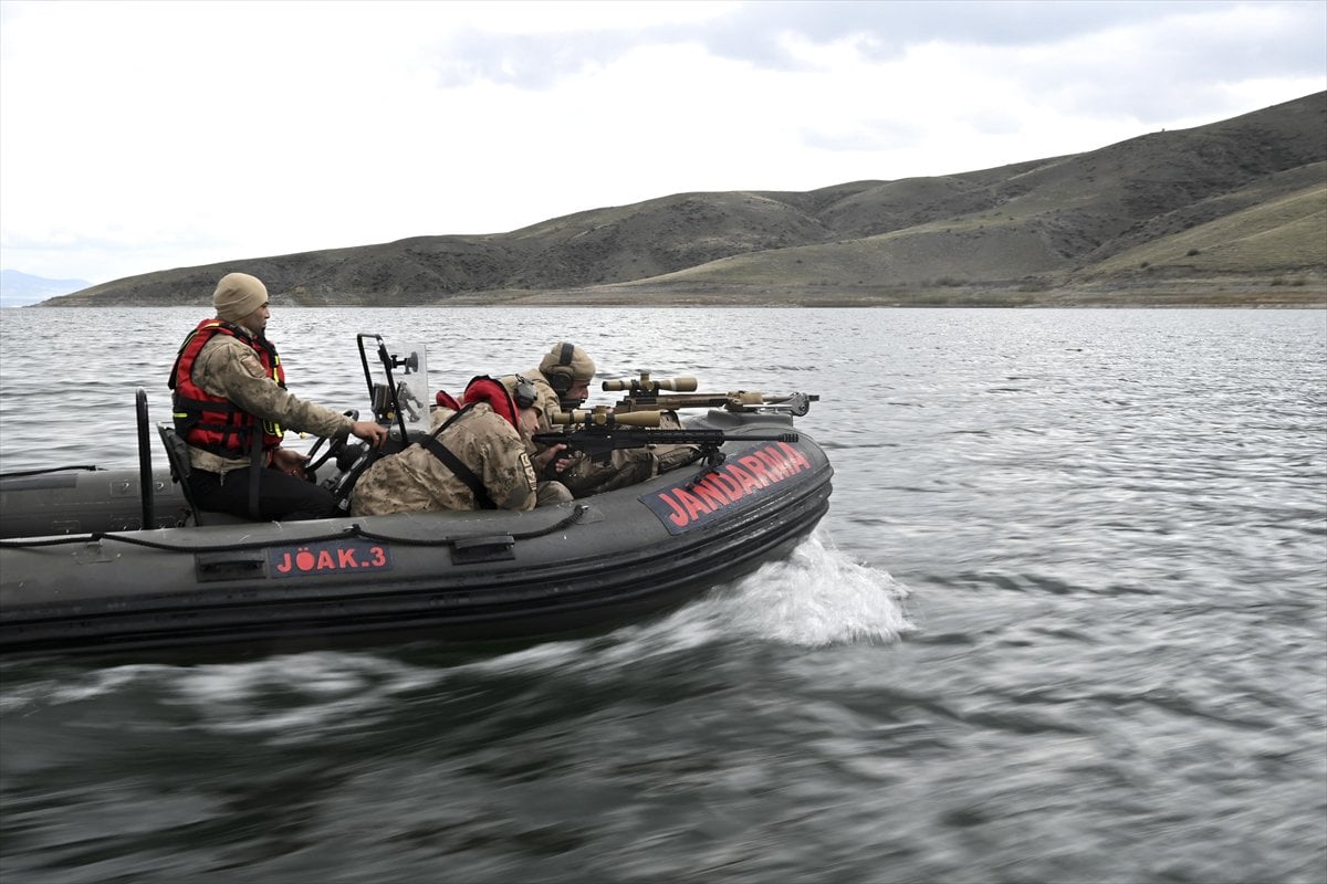 JÖAK keskin nişancılarının gökyüzünden suya nefes kesen görevi