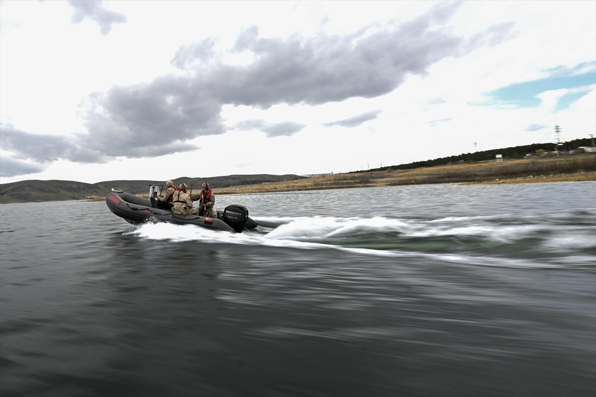 JÖAK keskin nişancılarının gökyüzünden suya nefes kesen görevi