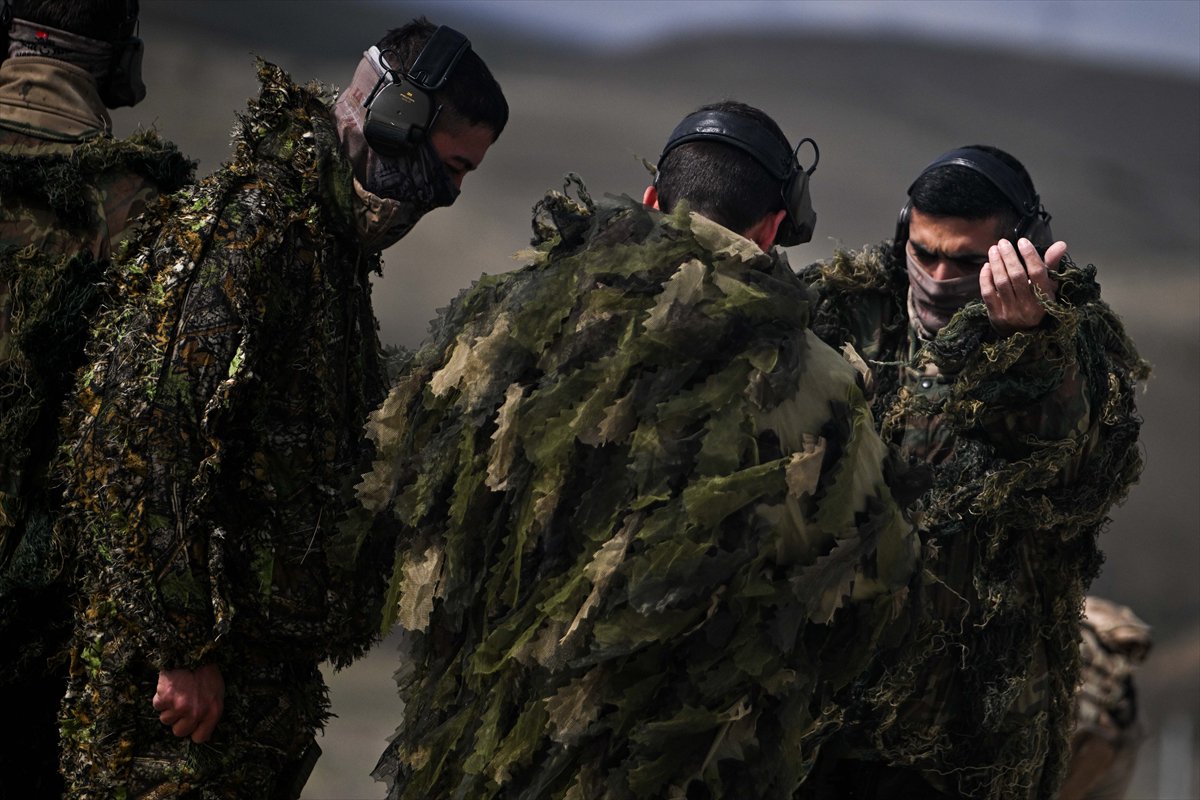 JÖAK keskin nişancılarının gökyüzünden suya nefes kesen görevi