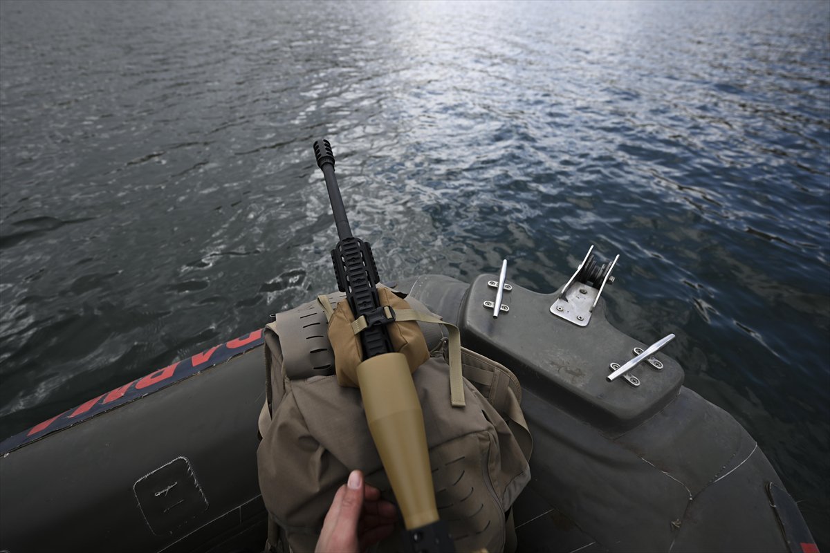 JÖAK keskin nişancılarının gökyüzünden suya nefes kesen görevi