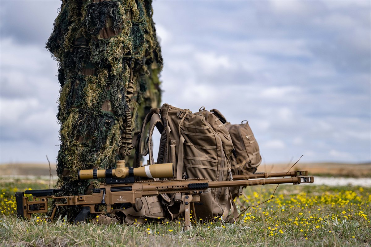 JÖAK keskin nişancılarının gökyüzünden suya nefes kesen görevi