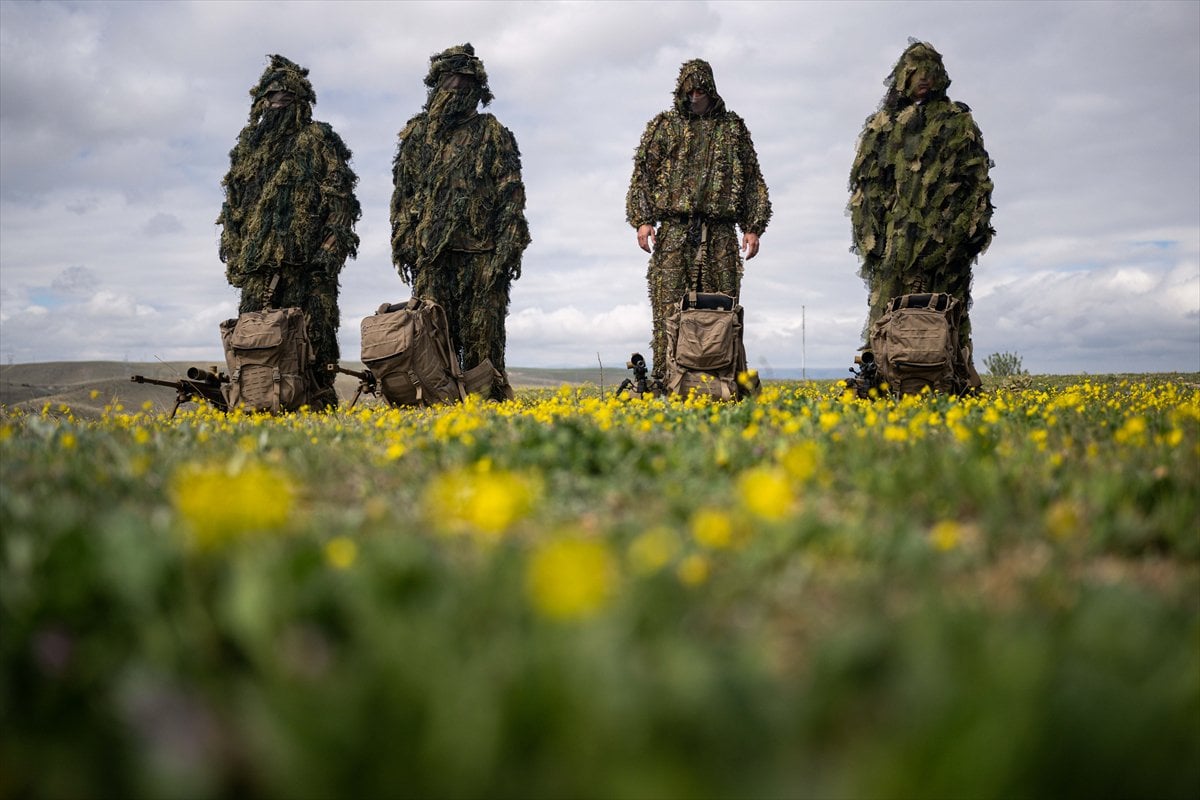 JÖAK keskin nişancılarının gökyüzünden suya nefes kesen görevi