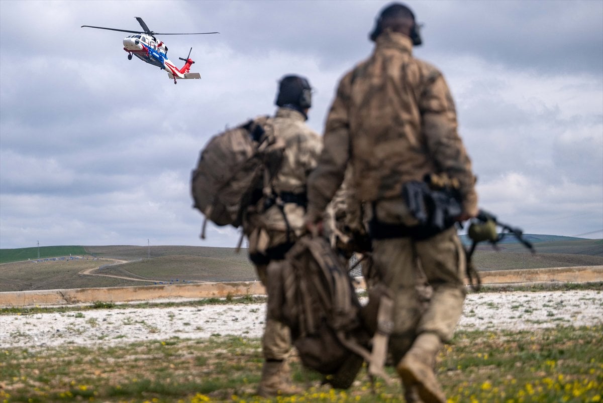 JÖAK keskin nişancılarının gökyüzünden suya nefes kesen görevi