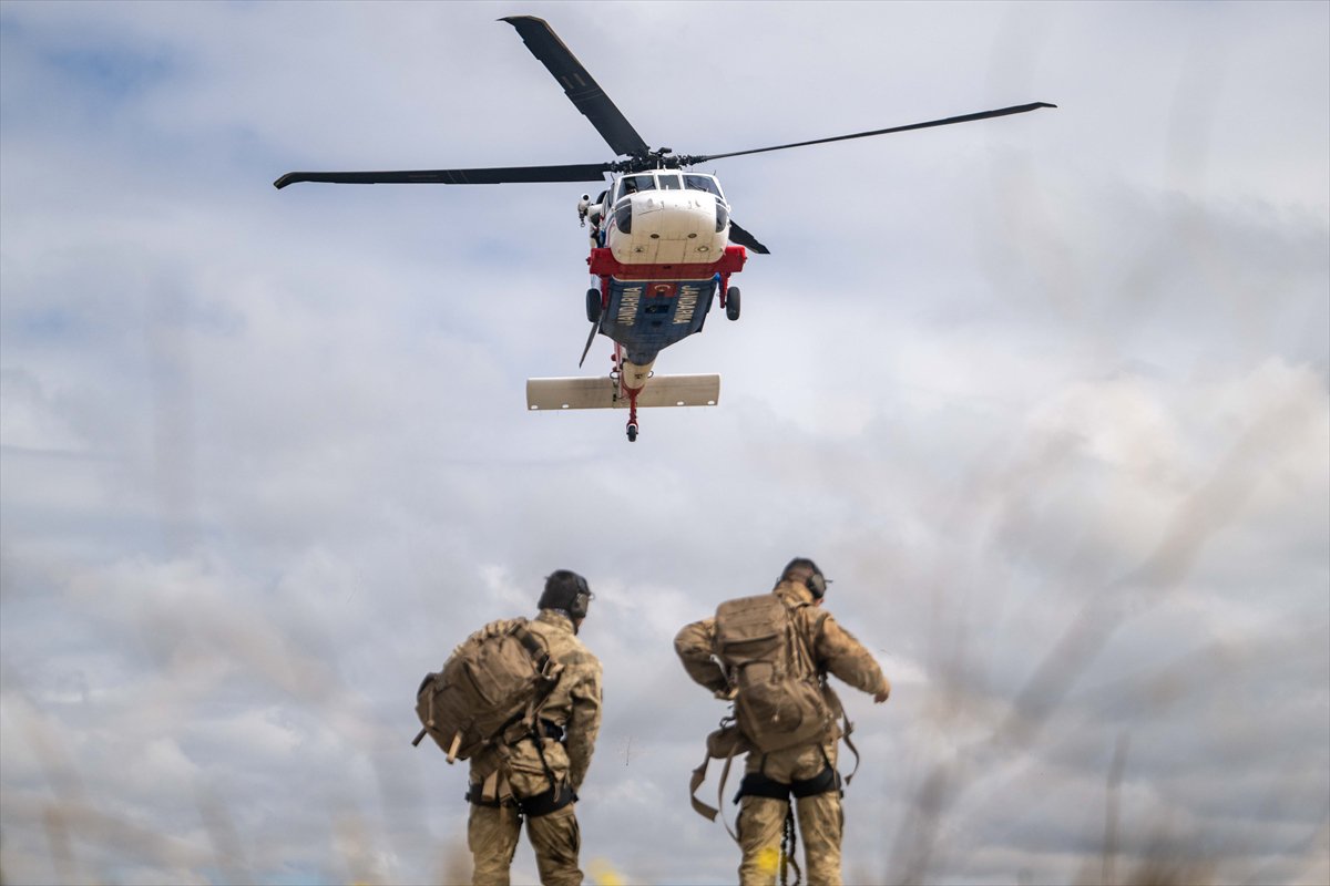 JÖAK keskin nişancılarının gökyüzünden suya nefes kesen görevi