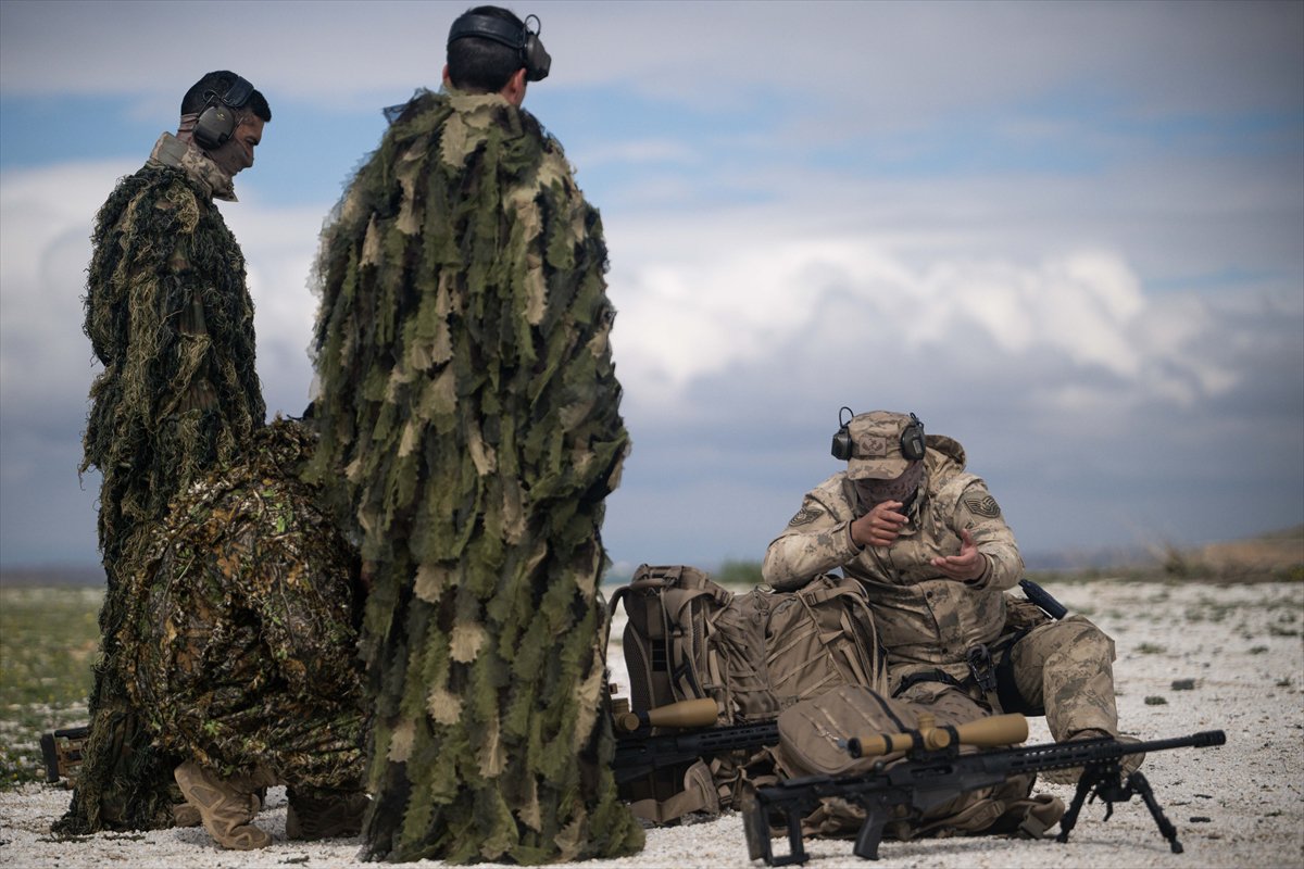 JÖAK keskin nişancılarının gökyüzünden suya nefes kesen görevi