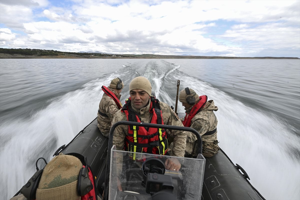 JÖAK keskin nişancılarının gökyüzünden suya nefes kesen görevi