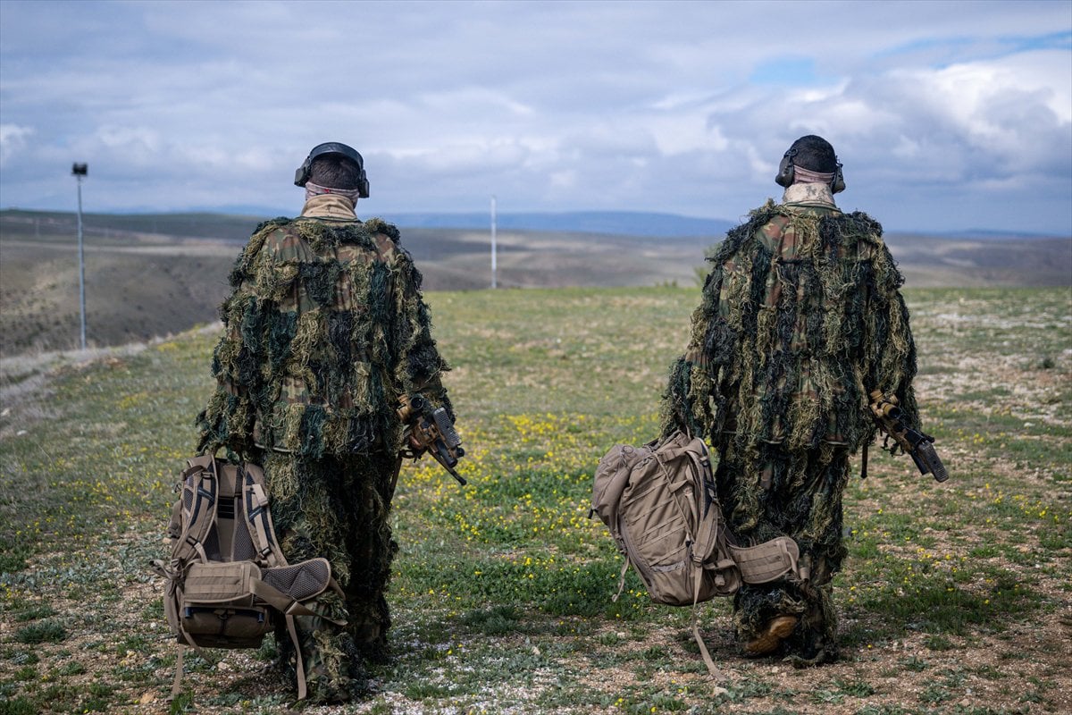 JÖAK keskin nişancılarının gökyüzünden suya nefes kesen görevi