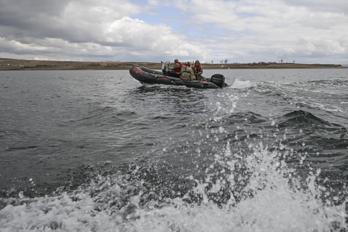 JÖAK keskin nişancılarının gökyüzünden suya nefes kesen görevi
