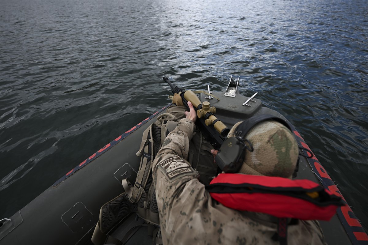 JÖAK keskin nişancılarının gökyüzünden suya nefes kesen görevi