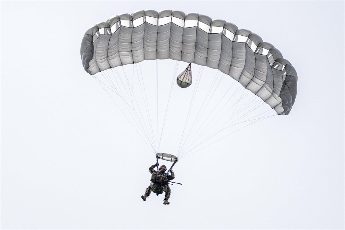 JÖAK keskin nişancılarının gökyüzünden suya nefes kesen görevi