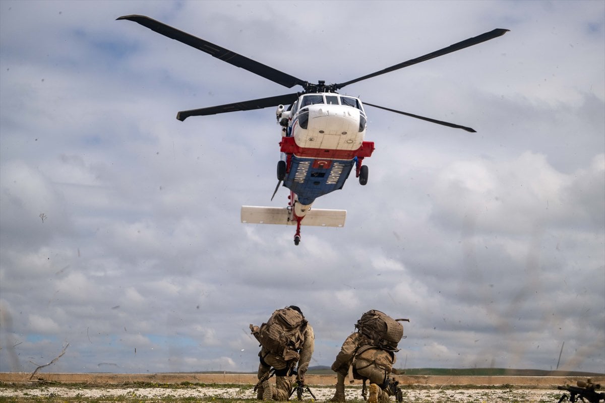 JÖAK keskin nişancılarının gökyüzünden suya nefes kesen görevi