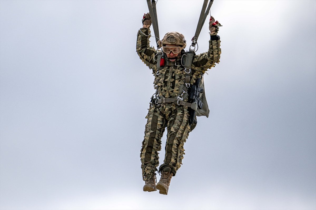 JÖAK keskin nişancılarının gökyüzünden suya nefes kesen görevi