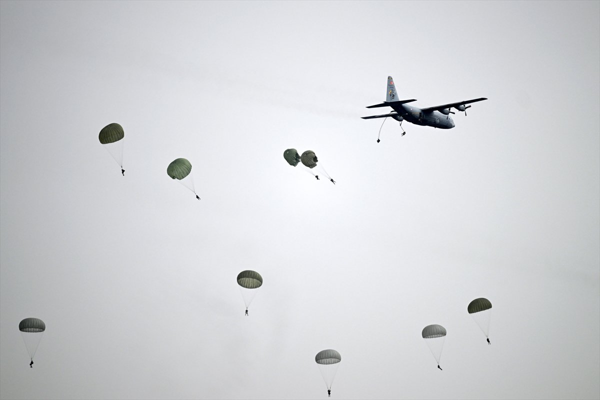 TSK’dan Erciyes semalarında güç gösterisi