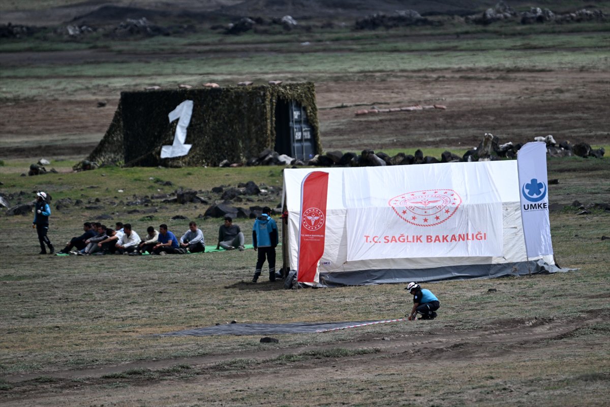 TSK’dan Erciyes semalarında güç gösterisi