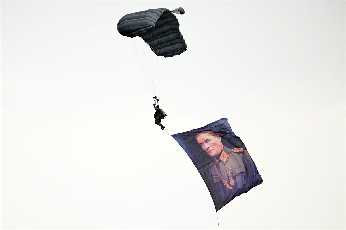 TSK’dan Erciyes semalarında güç gösterisi