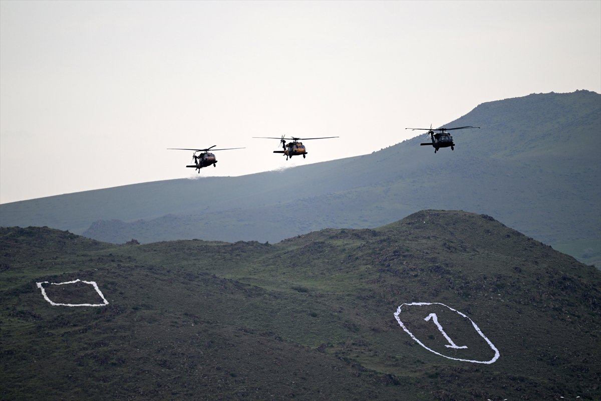 TSK’dan Erciyes semalarında güç gösterisi