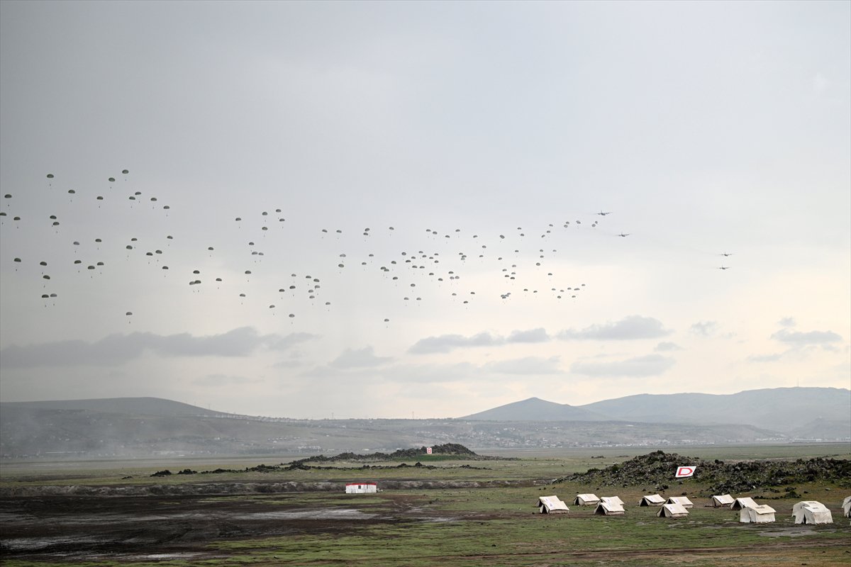 TSK’dan Erciyes semalarında güç gösterisi