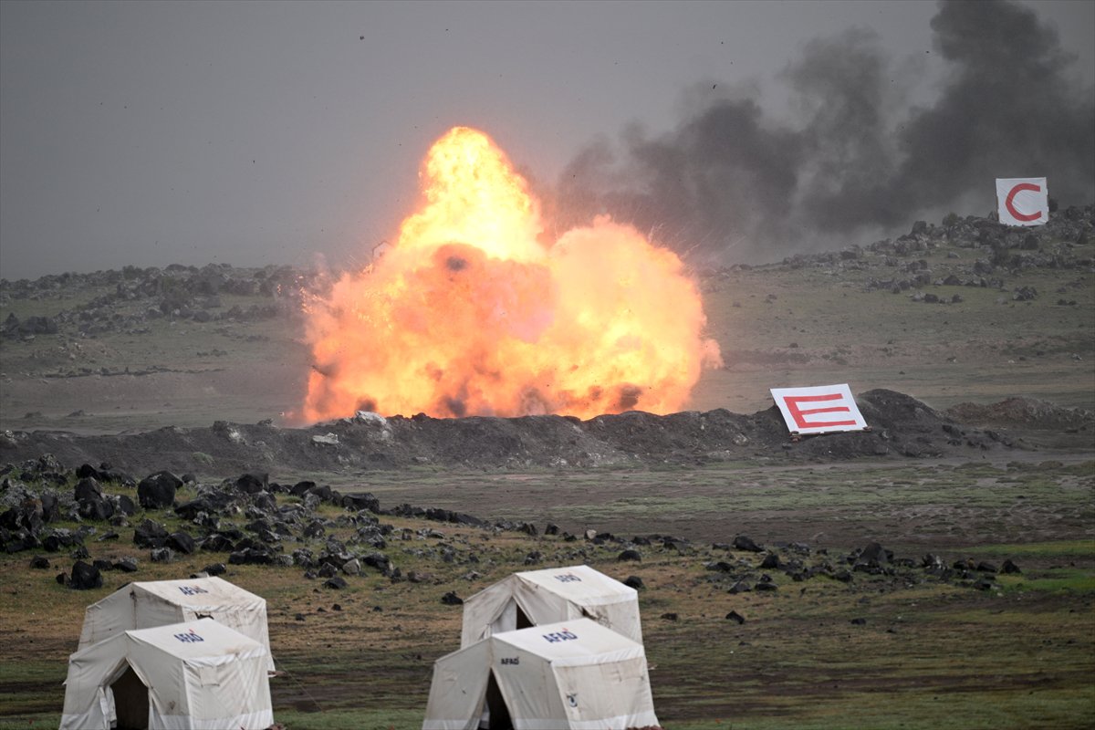 TSK’dan Erciyes semalarında güç gösterisi