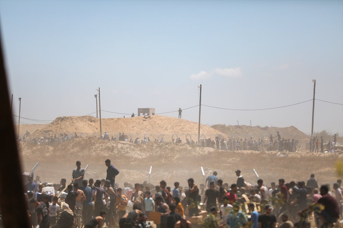 Filistinliler, yardım dağıtım noktasına akın etti