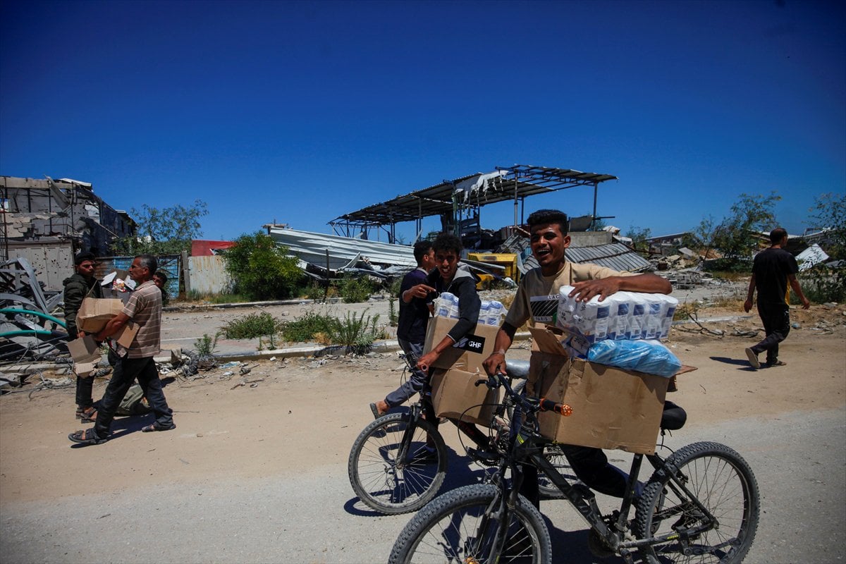 Filistinliler, yardım dağıtım noktasına akın etti