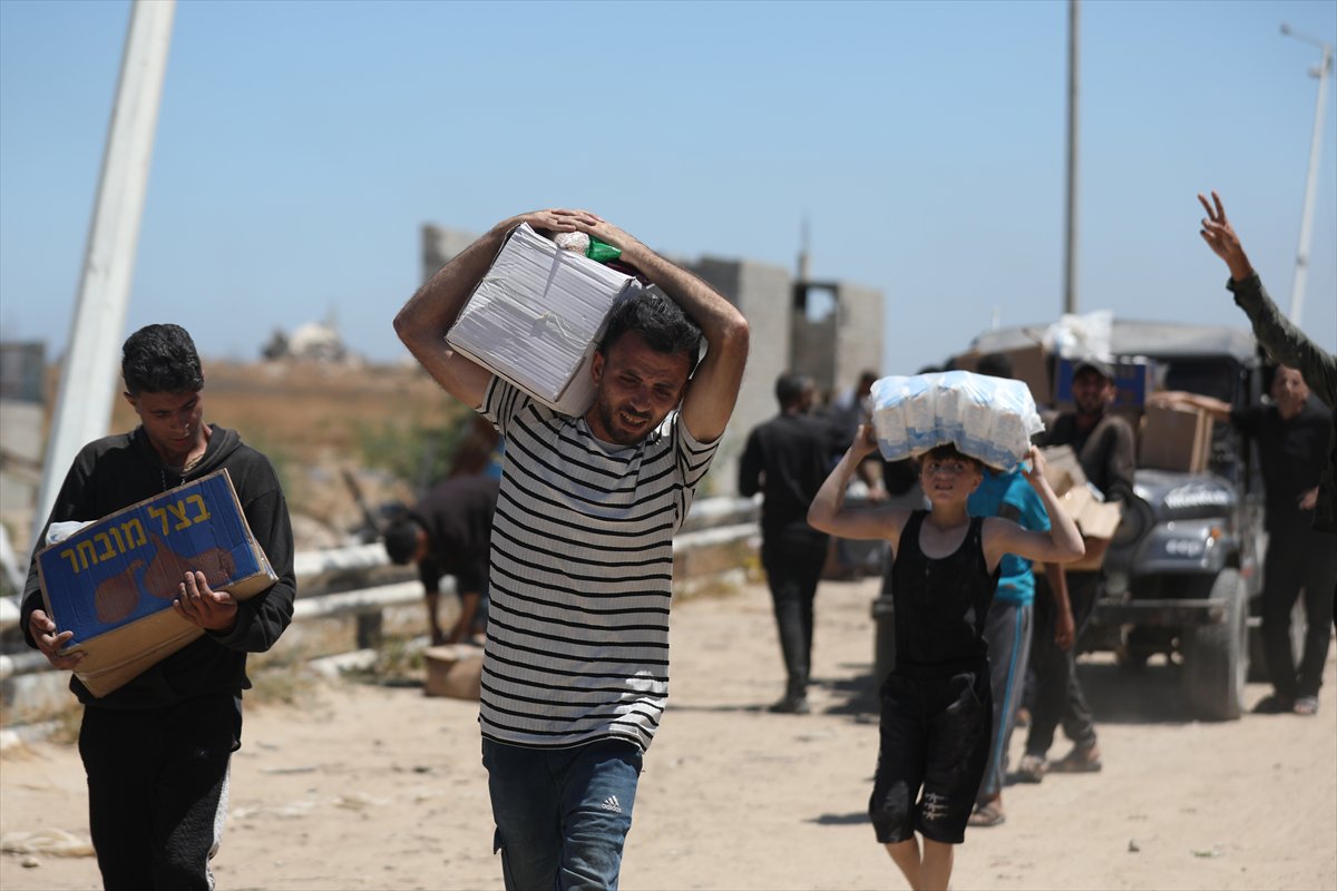 Filistinliler, yardım dağıtım noktasına akın etti