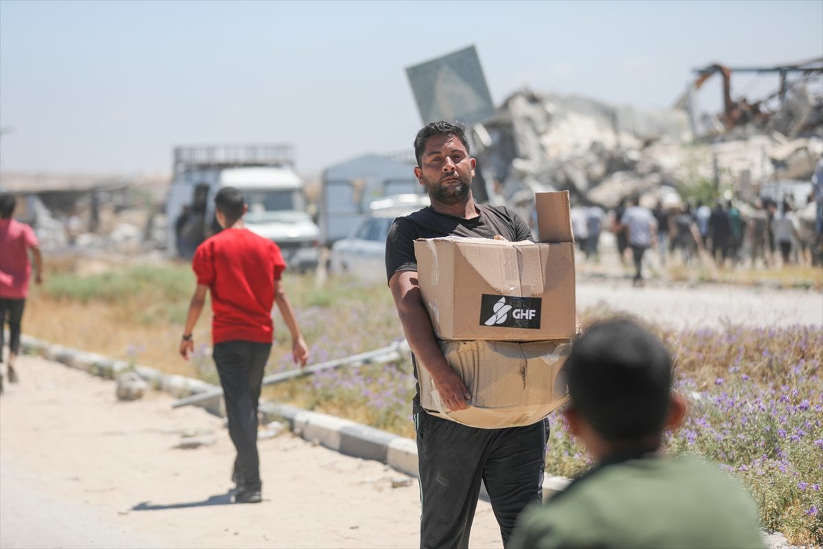 Filistinliler, yardım dağıtım noktasına akın etti